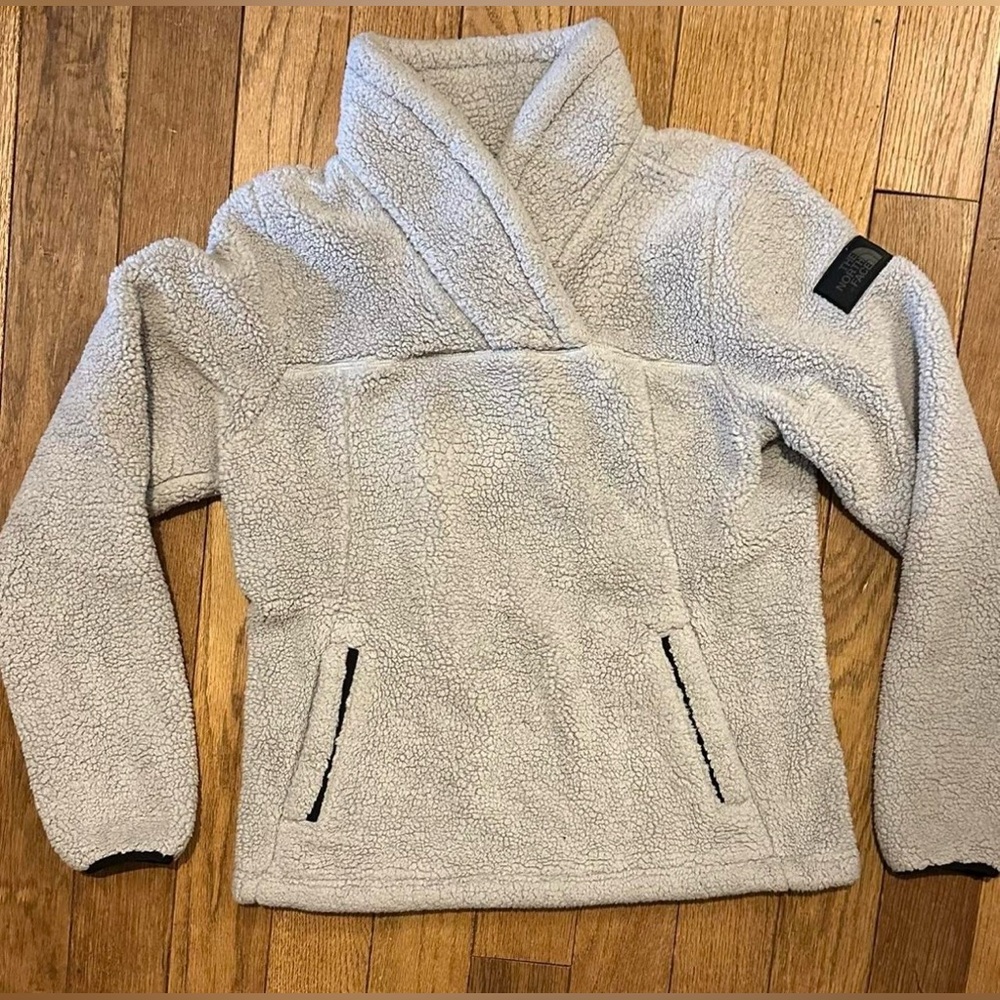 The North Face Light Gray Cozy Warm Sherpa Jacket with Black Logo Patch Pockets